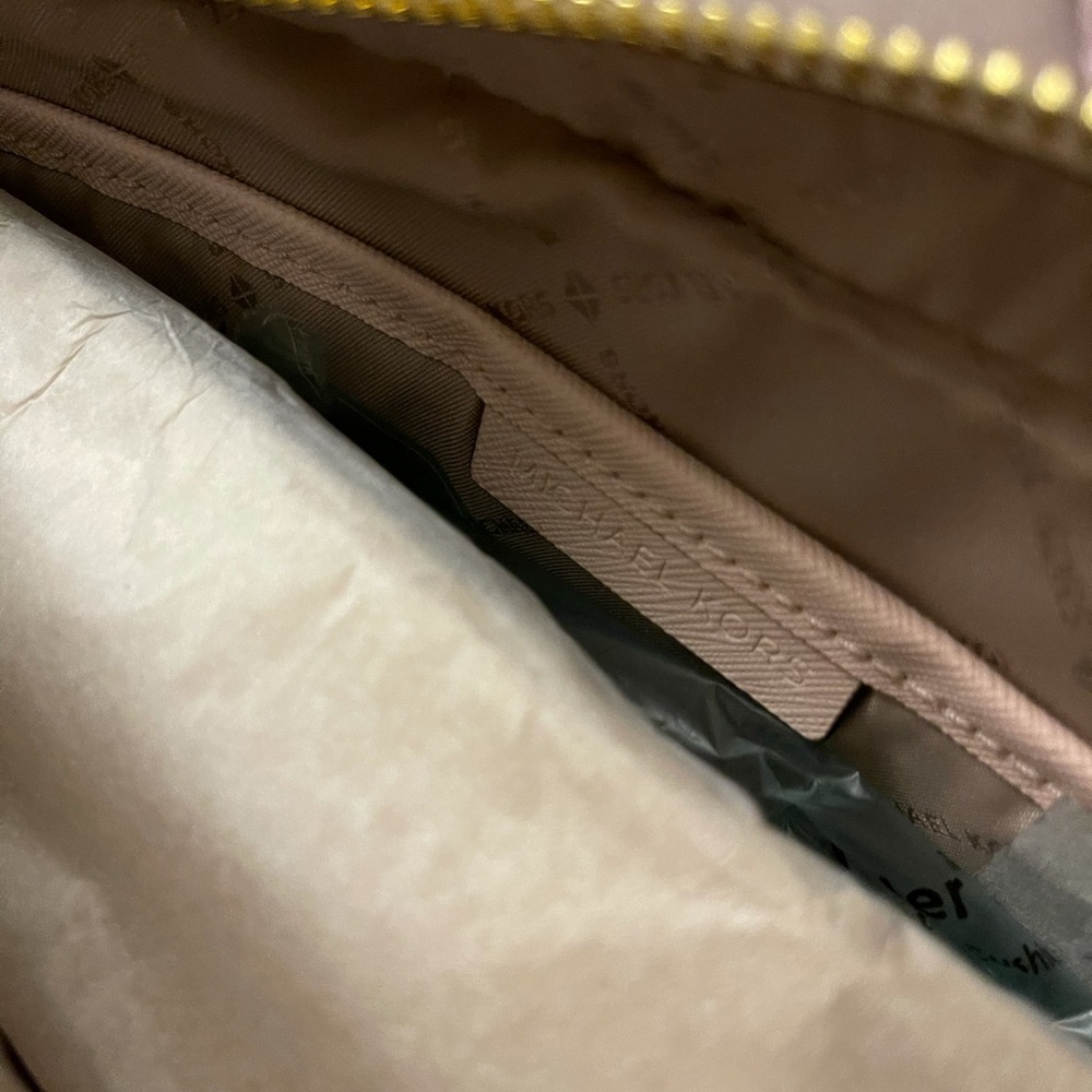 Michael Kors jet set crossbody with chain NWT - Picture 5 of 6